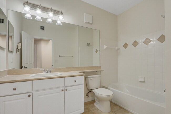 Building Photo - 826 Dakota Dr