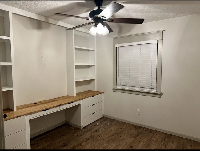 Building Photo - Charming 3BR/2BA Single-Level Home on Nearly Half an Acre!