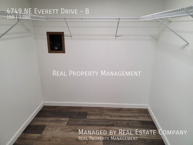Building Photo - 4749 NE Everett Dr