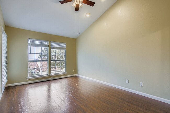 Building Photo - 3323 Augusta Blvd