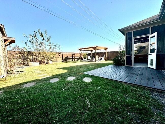 Building Photo - AVAILABLE SOON!