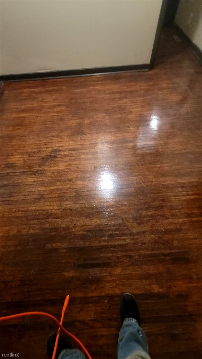 Building Photo - 2 br, 1 bath Townhome - 401 North Dewey St...