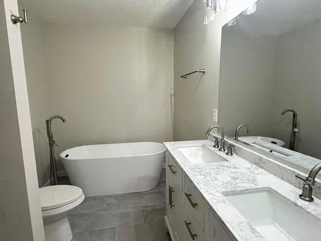 Building Photo - 17343 Gettysburg Way