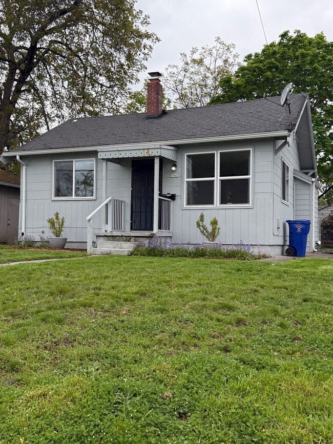Building Photo - CHARMING COTTAGE