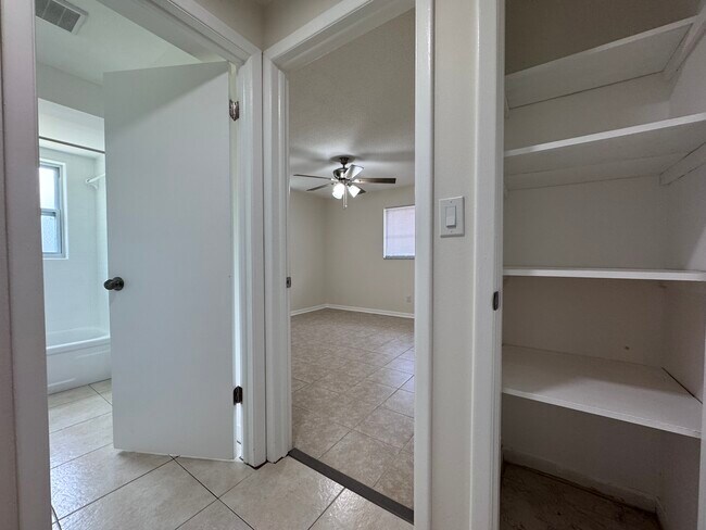 Building Photo - 1230 Amble Ln