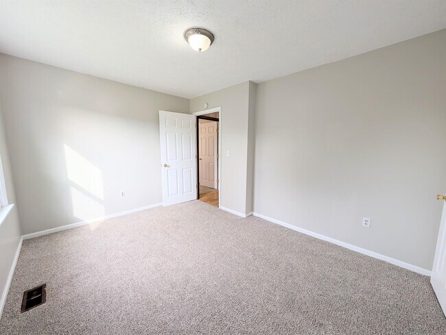 Building Photo - 6003 Sunrise Dr