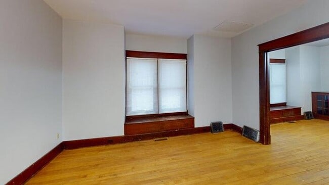 Building Photo - 612 E D Ave