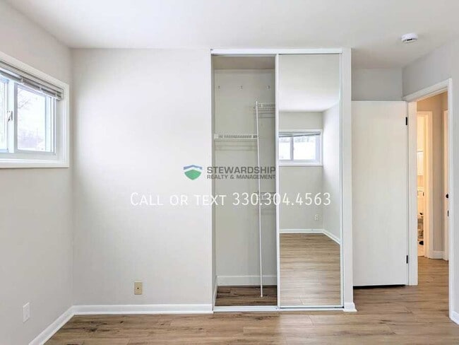 Building Photo - 2881 Archwood Pl