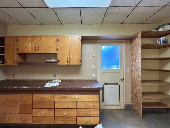 Building Photo - Spacious 3 Bed, 1.0 Bath House - Fully Fen...