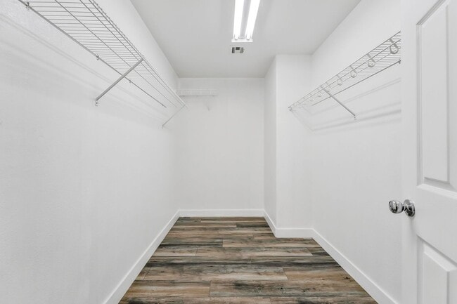 Building Photo - Stylish Hillside Townhome with Scenic Views in Gated Henderson Community!