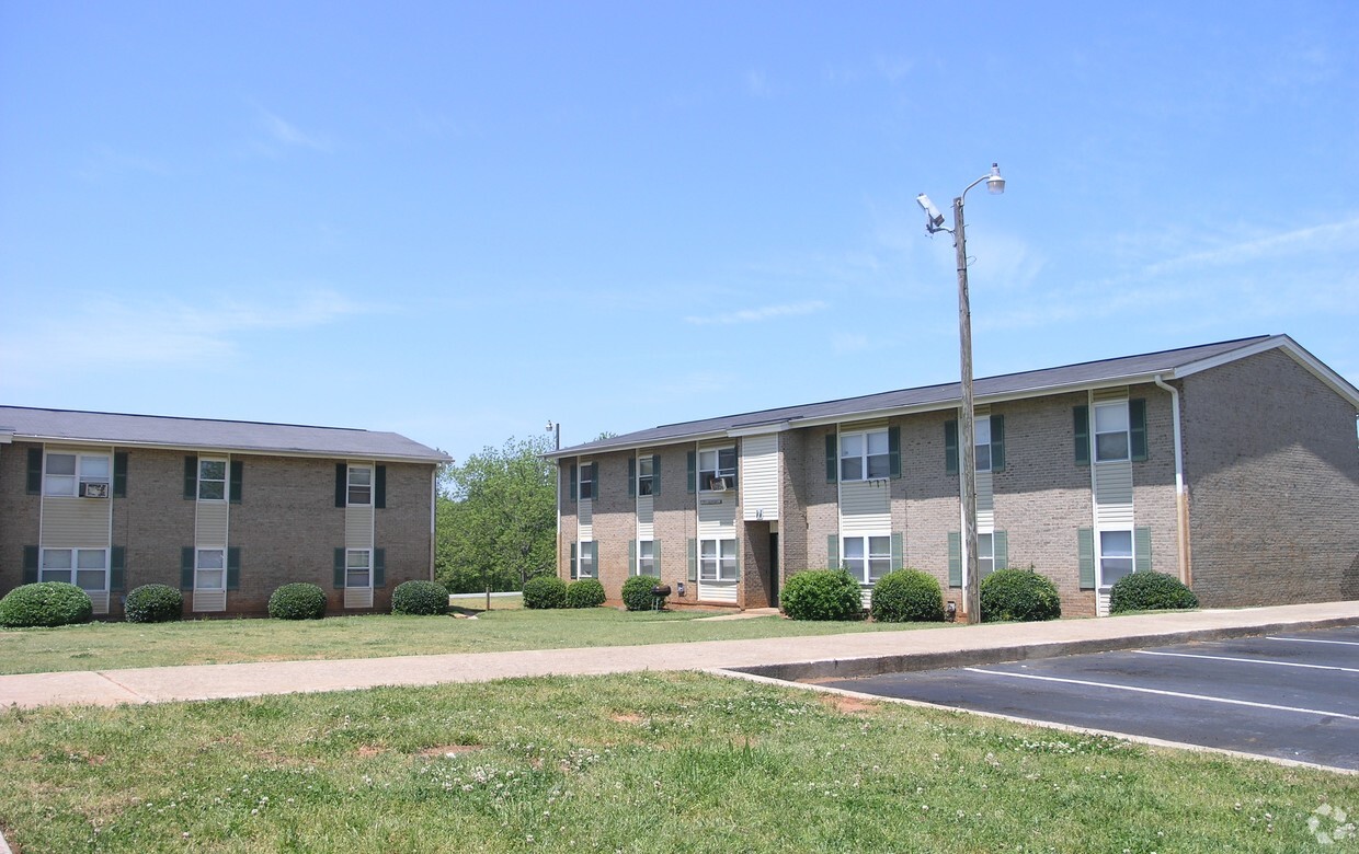 Friendship Court Apartments Anderson