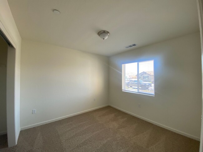 Building Photo - 3 BR 2 BA Available Now