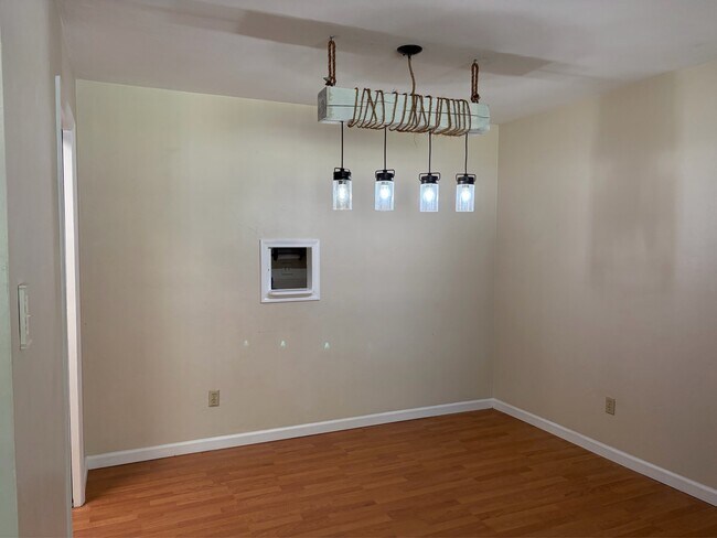 Building Photo - 1301 Bonnie Dr