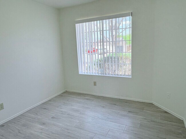 Building Photo - newly remodeled 3 bed/ 2 bath home
