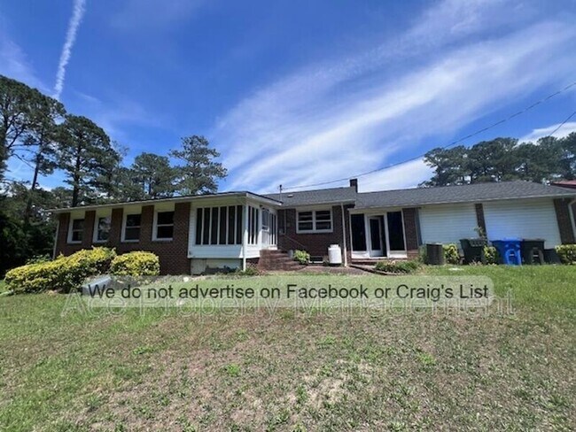 Building Photo - 255 Greenbriar Dr