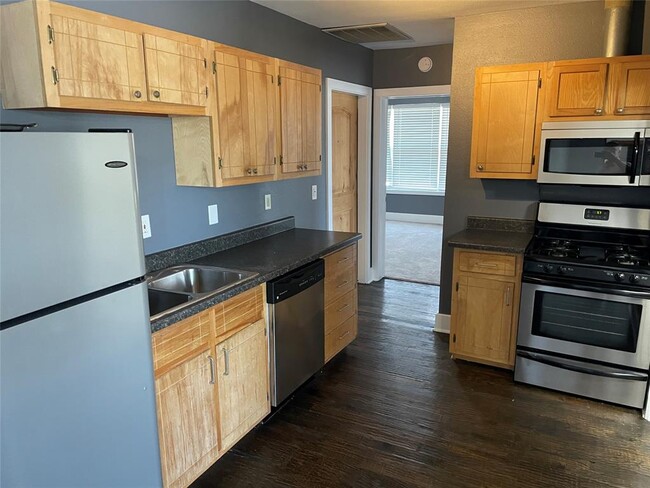Building Photo - 1122 N Zang Blvd