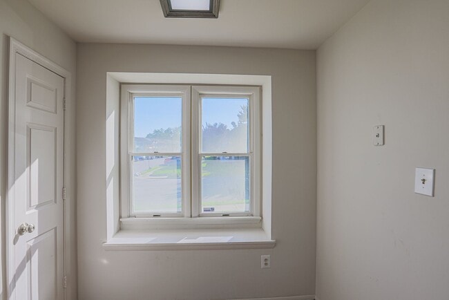 Building Photo - 17 Pocasset Ct