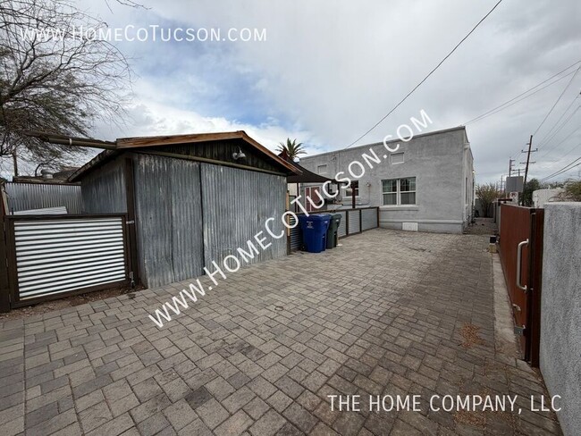 Building Photo - 425 N Park Ave