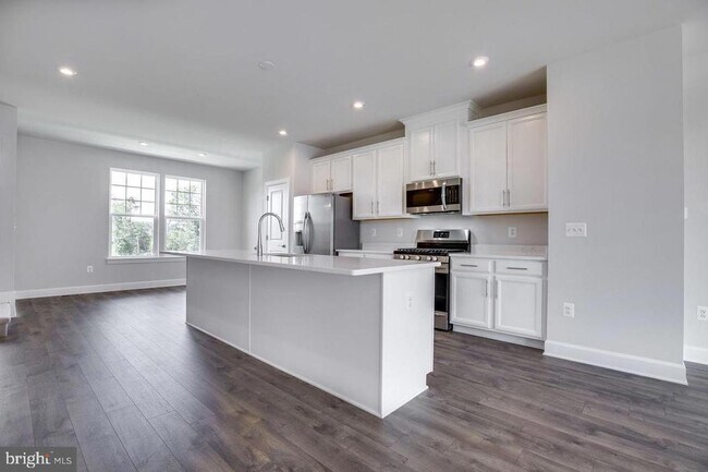 Building Photo - 6051 Camerons Ferry Dr