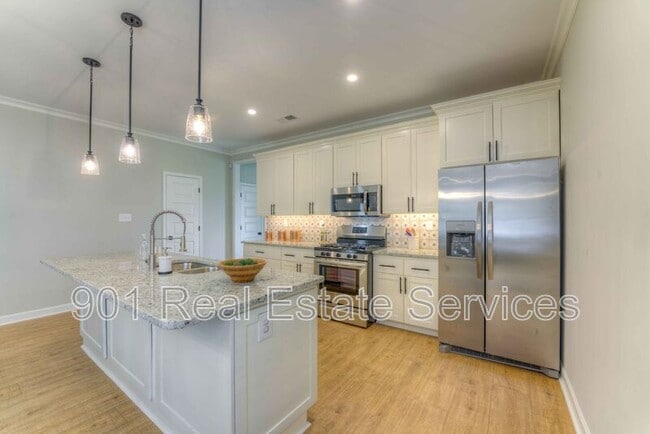 Building Photo - 1074 Faxon Ave