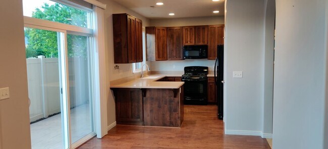 Building Photo - 1077 Kettering Dr