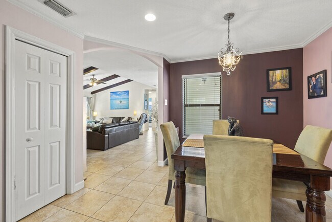 Building Photo - 591 Kriss Ln