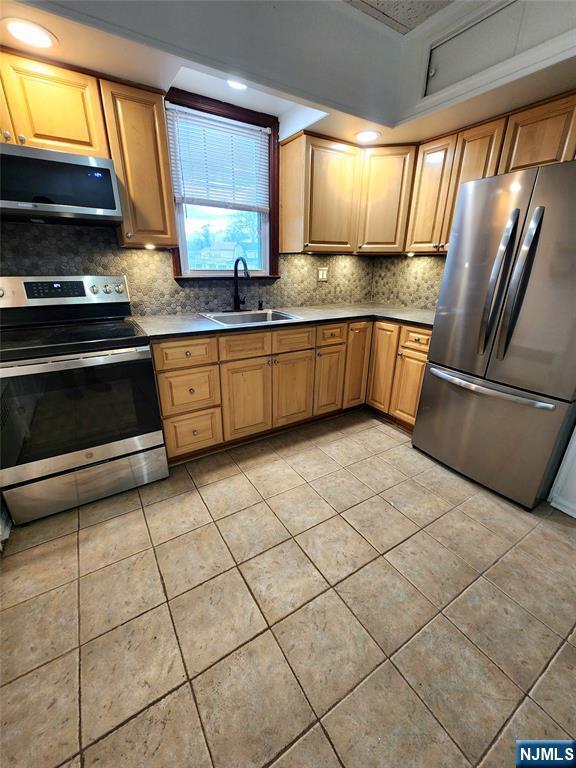 Building Photo - 220 9th Ave