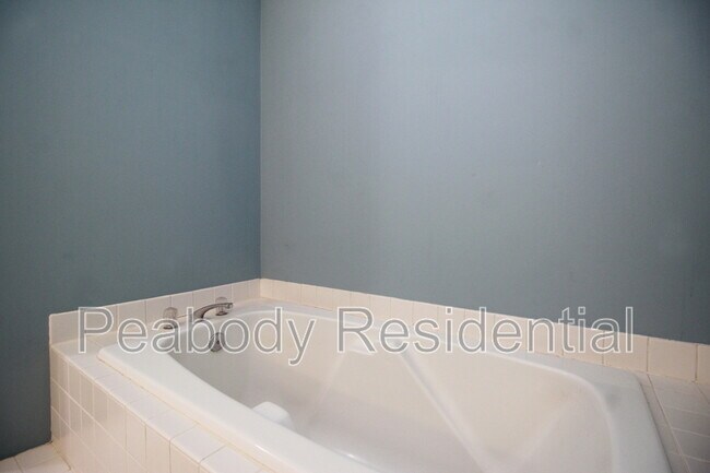 Building Photo - 21039 Emerson Ct