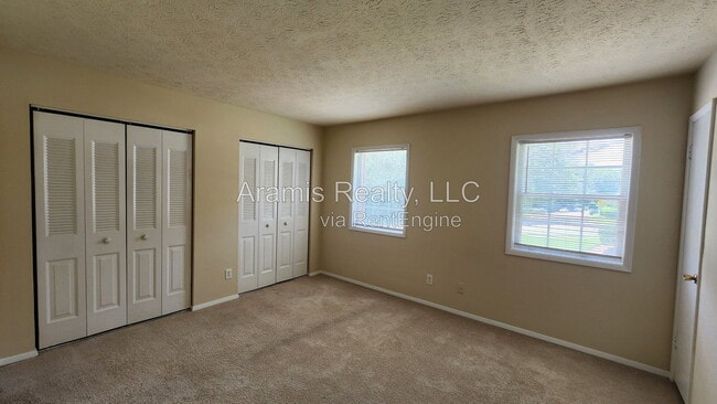 Building Photo - 2320 Highpoint Rd