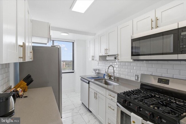 Building Photo - 301 N Beauregard St