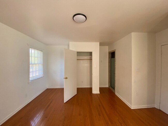 Building Photo - Located in Savannah, GA, this oversized 2-bedroom, 2-bathroom unit
