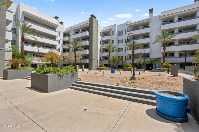 Building Photo - 945 E Playa Del Norte Dr