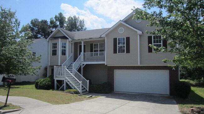 Building Photo - MOVE IN TODAY!  Large 4 bed 2 bath with bo...