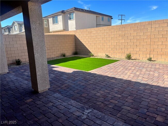 Building Photo - 10106 W Meranto Ave