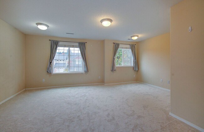 Building Photo - Salmon Creek 4 bd 2.5 ba Available Now!