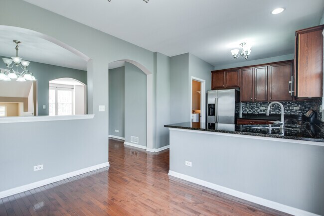 Building Photo - 417 Plaza Pl