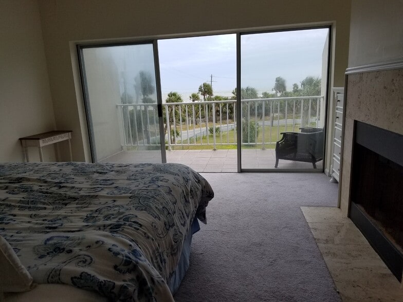 Building Photo - 6 Van Horne Ave