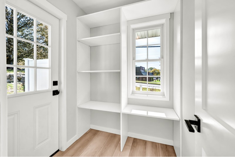 Building Photo - 670 E Main St