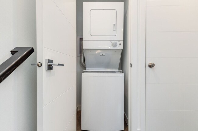 Building Photo - 1002 Boylston Ave E