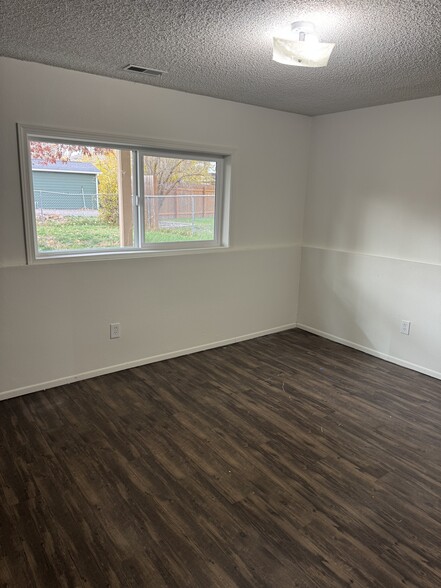 Building Photo - 655 Lund Ln