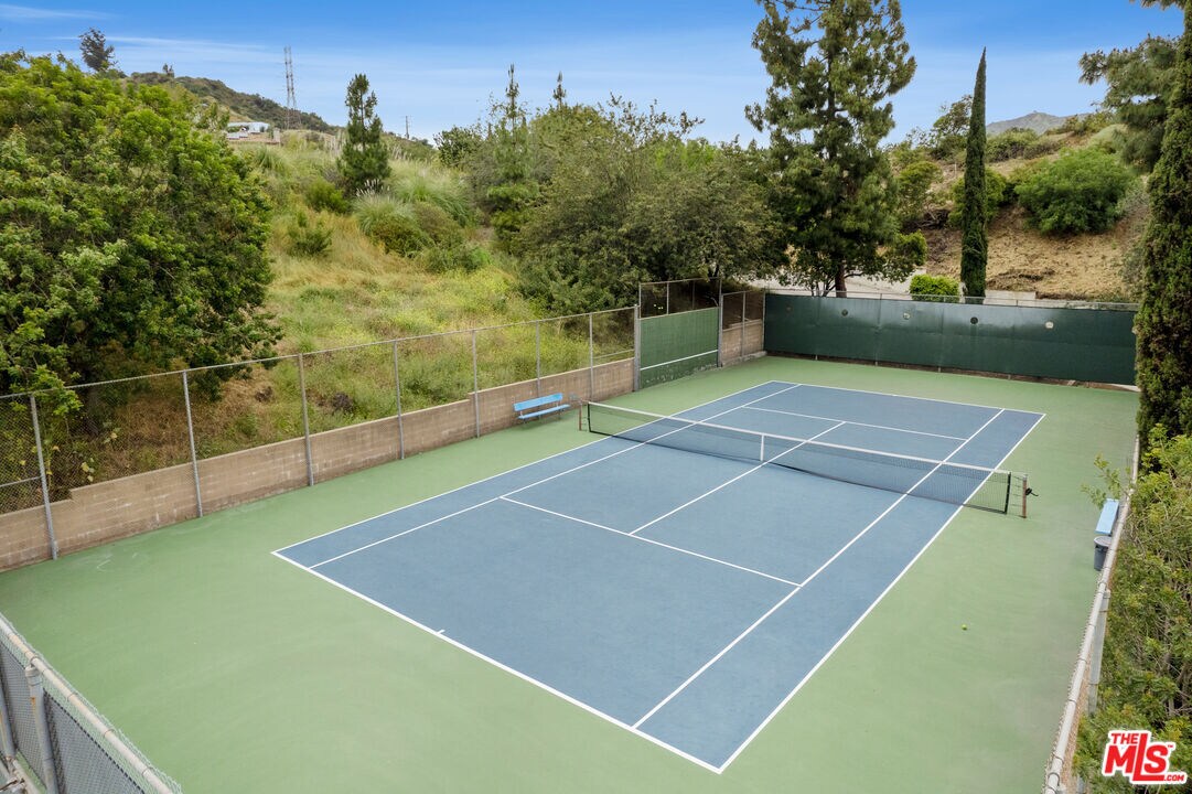 Building Photo - 6752 Hillpark Dr