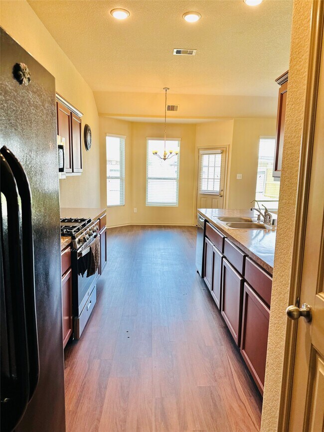 Building Photo - 5202 Lilac Hollow Ln