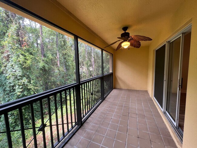 Building Photo - 2 Bed / 2 Bath Upstairs Condo in the Gated...