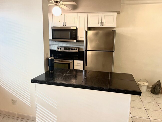 Building Photo - 2121 N Ocean Blvd