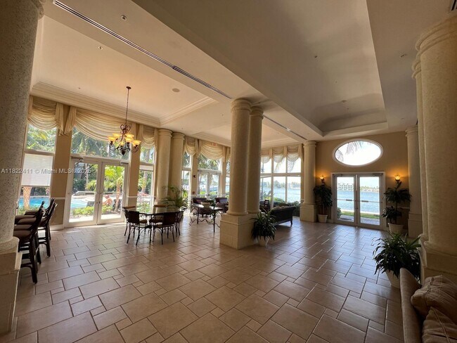 Building Photo - 17150 N Bay Rd