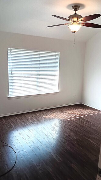 Master Bedroom - 3113 Inglewood St