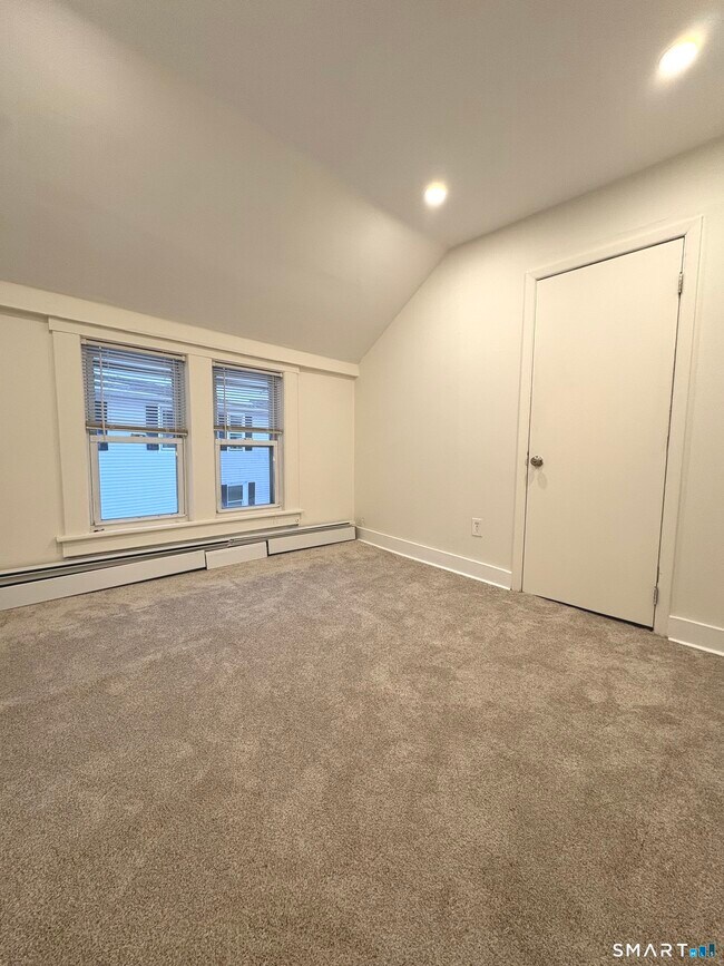 Building Photo - 1787 Stratfield Rd