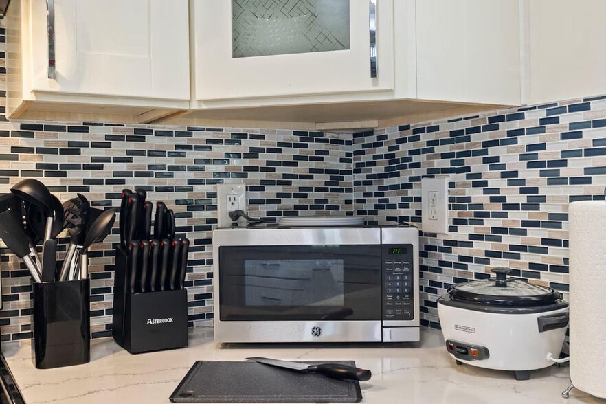 Building Photo - 919 Redbird Dr