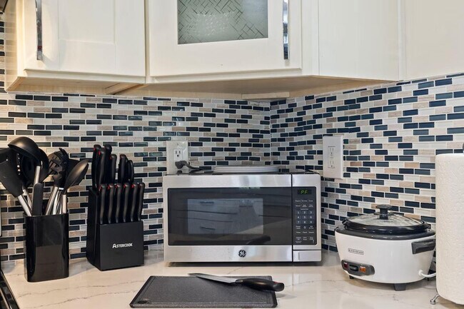 Building Photo - 919 Redbird Dr