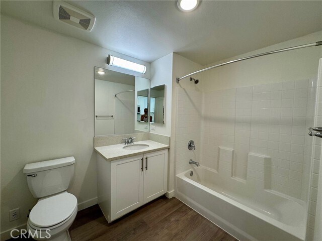 Building Photo - 1025 S Berendo St